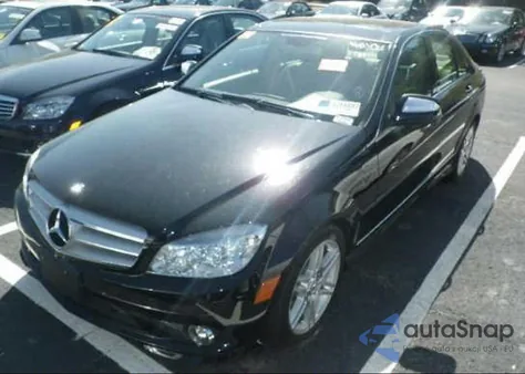 2009 Mercedes-Benz C350 z USA, uszkodzony, nr VIN WDDGF56X39R067981